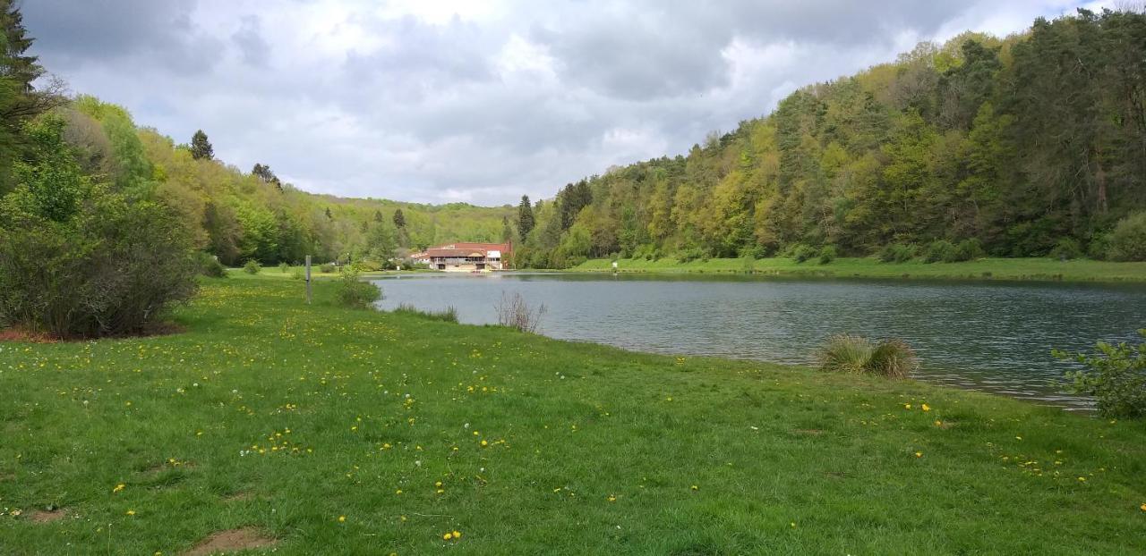 Bungalows Du Lac De Rabais Virton Exterior foto